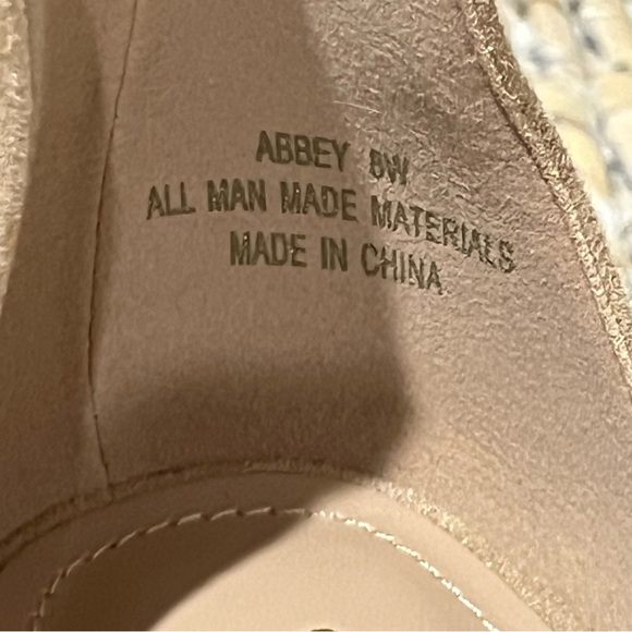 Cushionaire Memory Foam heels Abbey Light Peach Beige Size 8 W - Picture 7 of 7